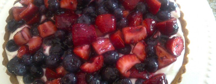 Simple Greek Yogurt and Berry Tart