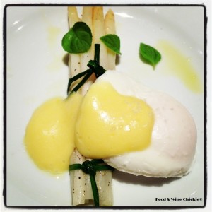 White asparagus with Poached Egg 