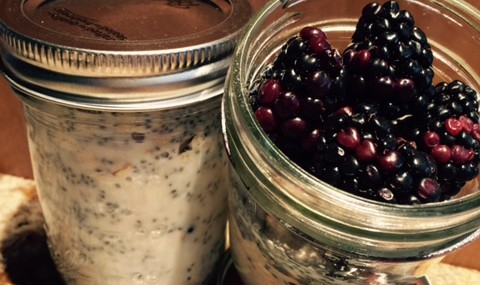 Blackberry Overnight Oatmeal in a Jar